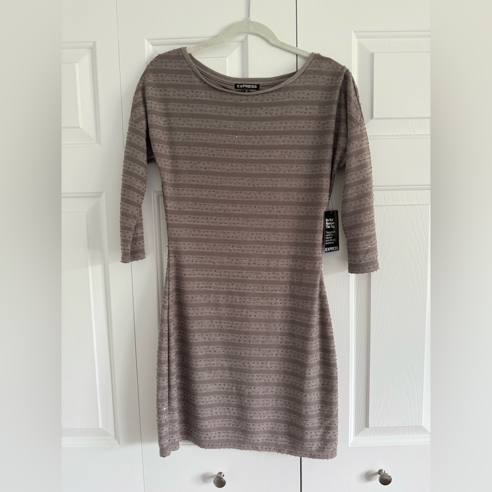 Express Women's Gray Patterned Long Sleeve Dress - NWT